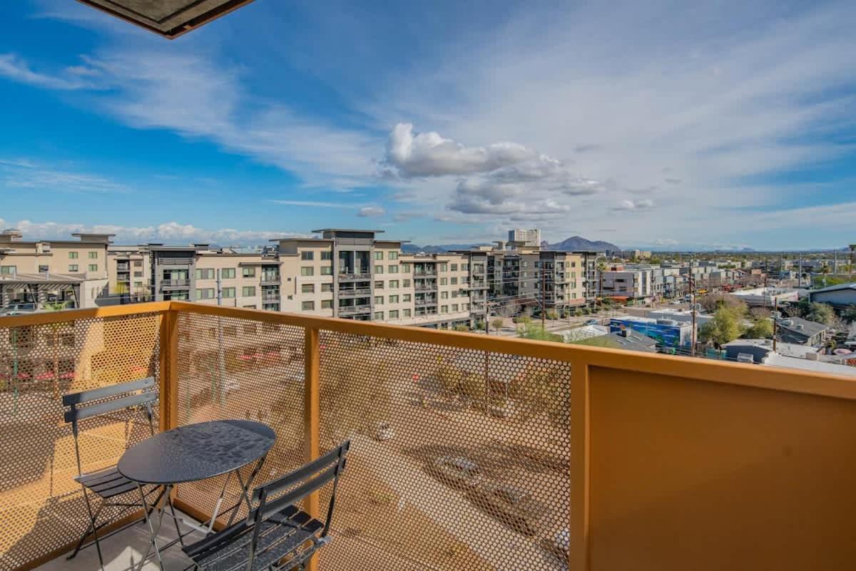 Striking 2bd - Cdt- Gym, Pool, Parking - Sleep8 Apartment