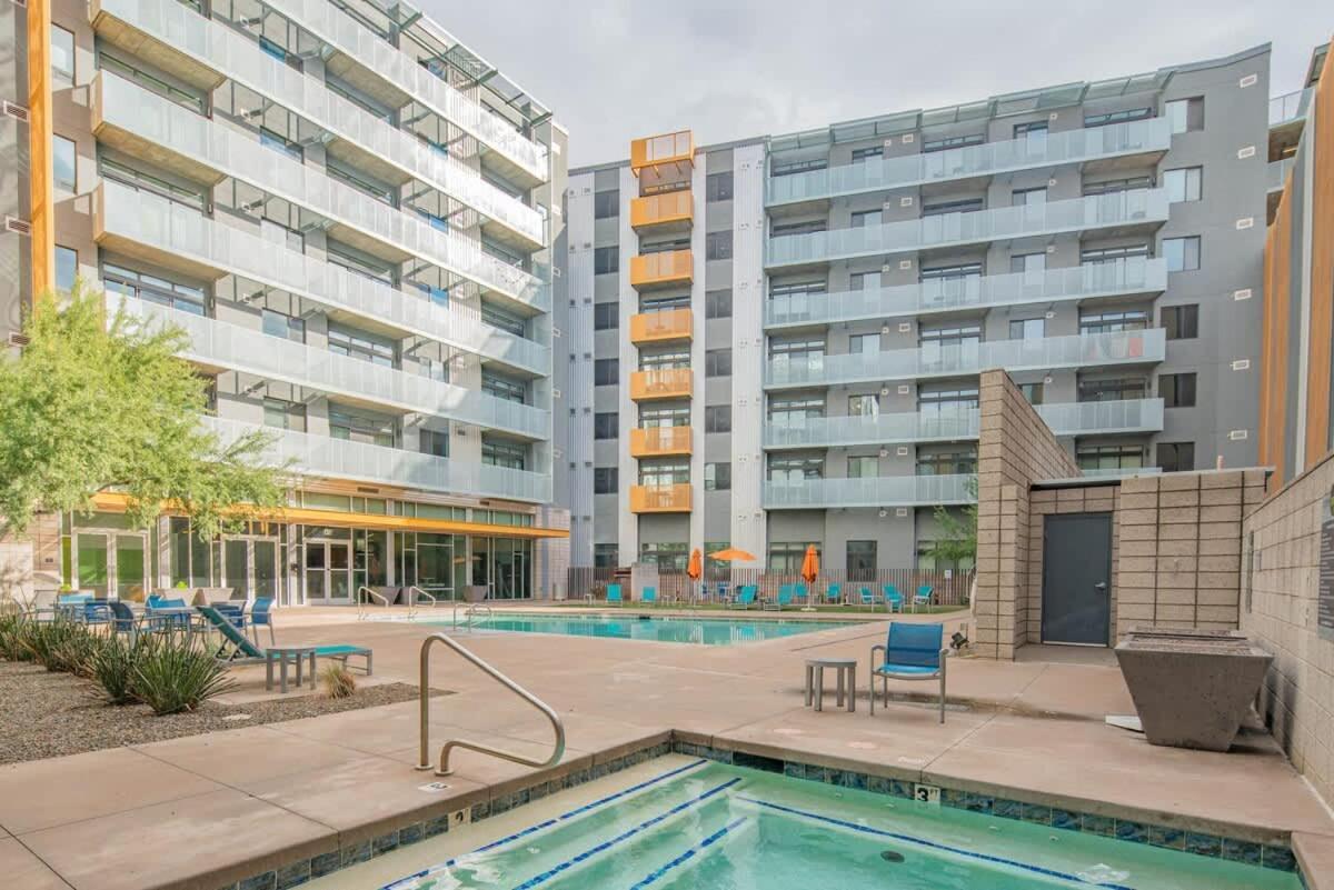 Apartment Striking 2bd - Cdt- Gym, Pool, Parking - Sleep8 Phoenix