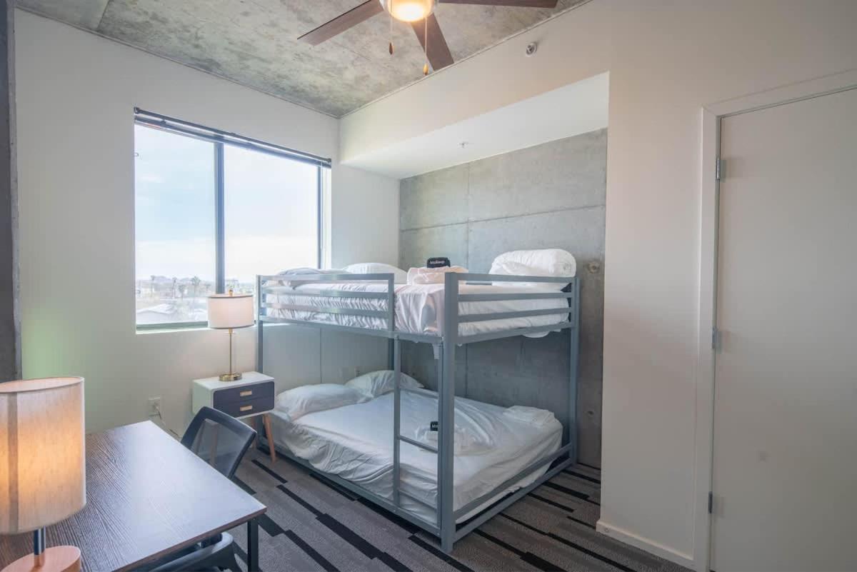 Striking 2bd - Cdt- Gym, Pool, Parking - Sleep8 * Phoenix